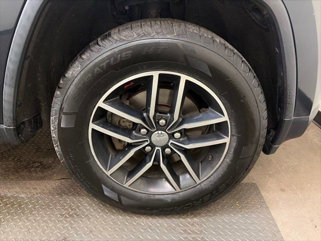 Used 2015 Jeep Grand Cherokee Laredo w/ Quick Order Package 23E image 34