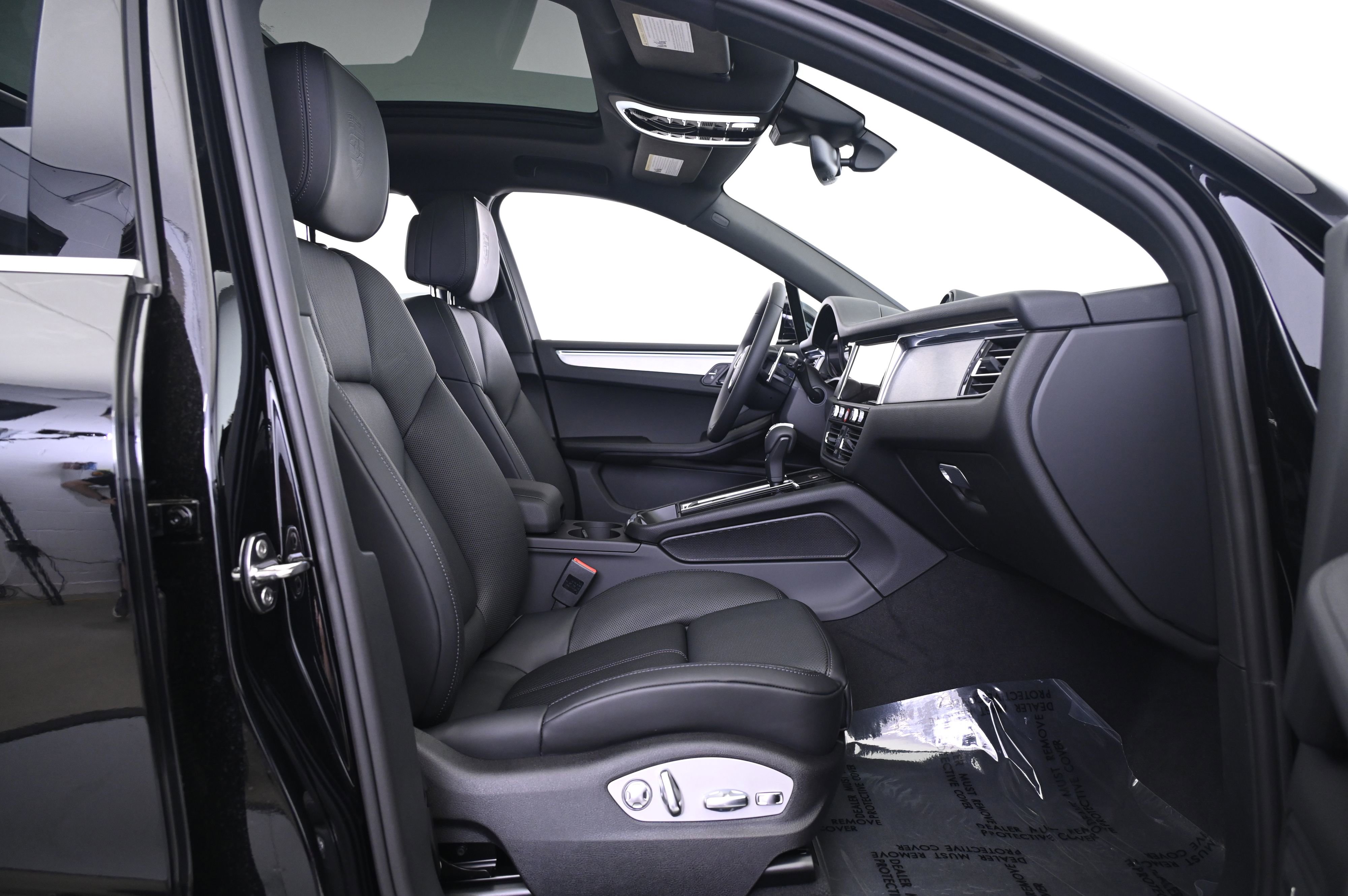 Certified 2025 Porsche Macan image 23