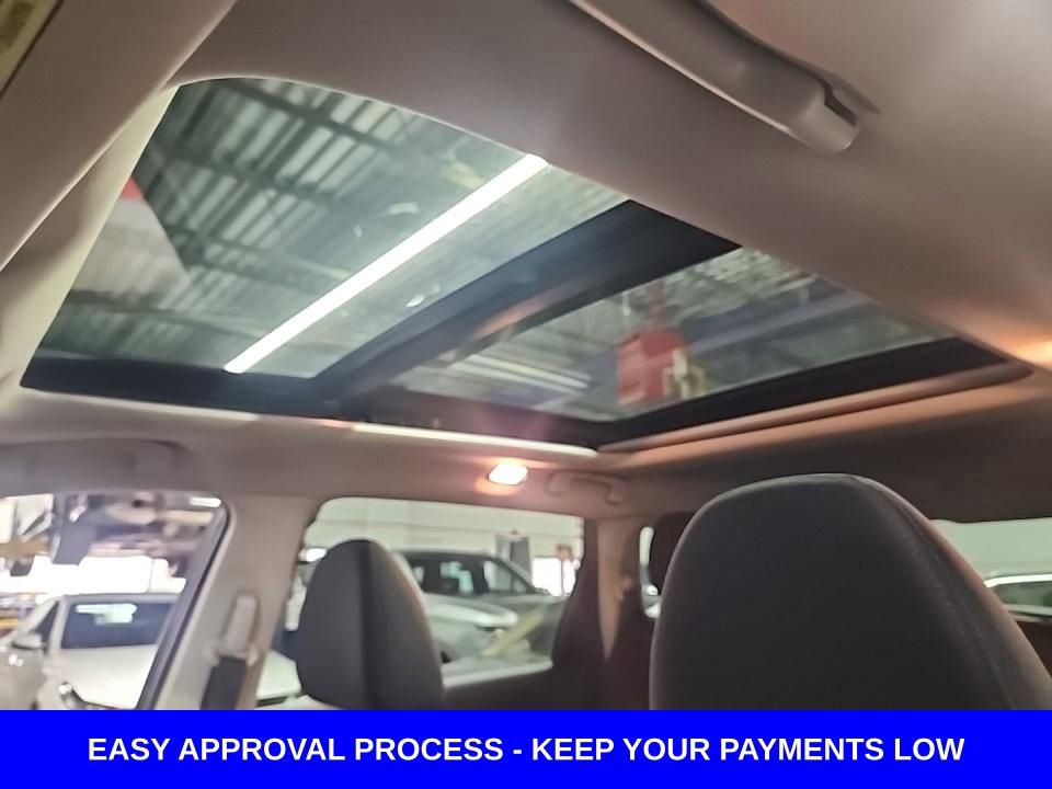 Used 2018 Nissan Rogue SV w/ Sun & Sound Touring Package image 14