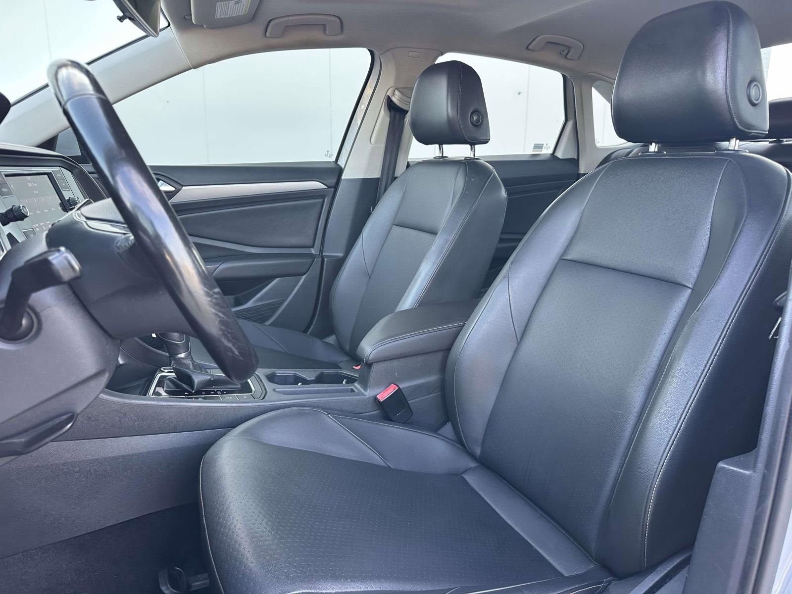 Used 2019 Volkswagen Jetta SE w/ Cold Weather Package FWD image 15