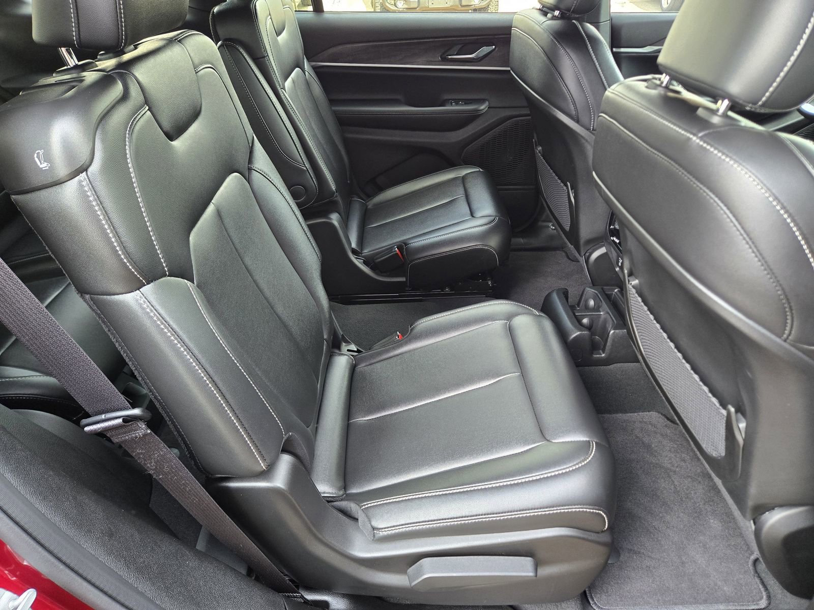 Used 2025 Jeep Grand Cherokee L Limited w/ Black Appearance Package image 20