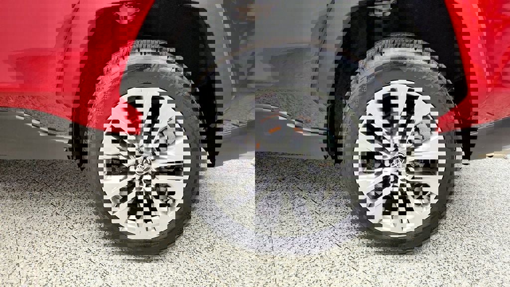 Used 2023 Toyota RAV4 XLE Premium image 9