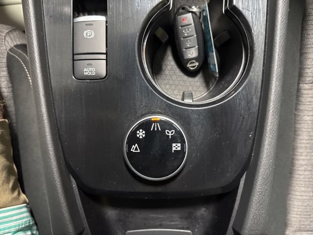 Used 2022 Nissan Rogue SV AWD/4WD image 11