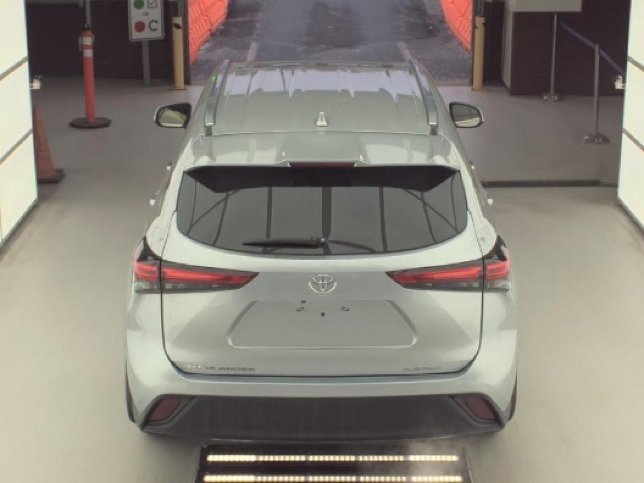 Used 2021 Toyota Highlander XLE image 7