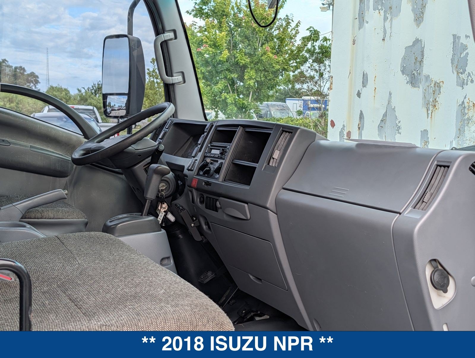 Used 2018 Isuzu NPR RWD image 17