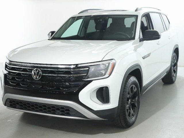 Used 2025 Volkswagen Atlas Peak Edition SE AWD/4WD image 1
