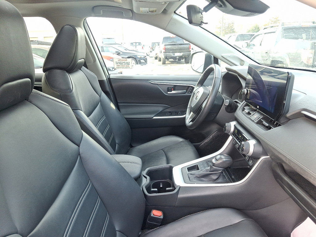 Used 2023 Toyota RAV4 XLE Premium image 11