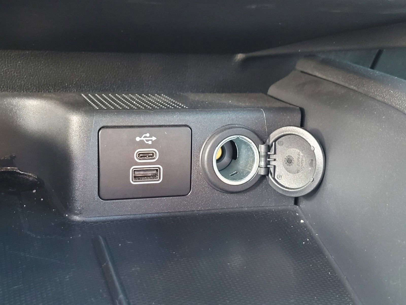 Used 2025 Ford Escape ST-Line image 19