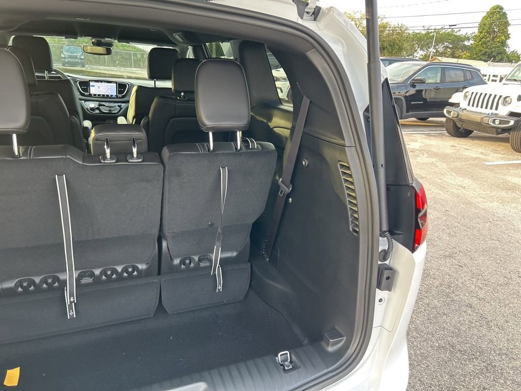 New 2026 Chrysler Pacifica Select image 32