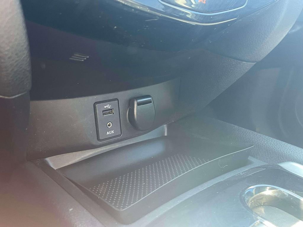 Used 2015 Nissan Rogue SV w/ SV Moonroof Package image 31