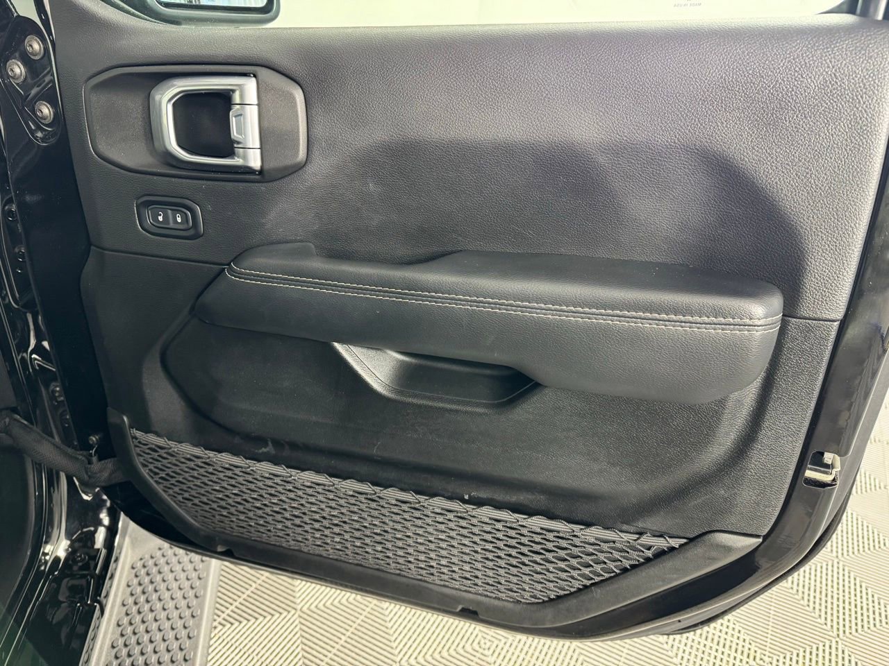 Used 2022 Jeep Wrangler Unlimited Sahara w/ Dual Top Group image 31