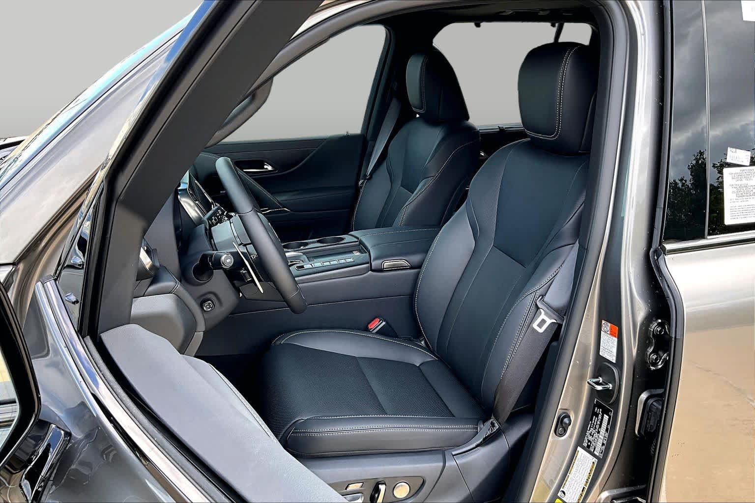 New 2026 Lexus LX 700h Luxury w/ Appearance Package AWD/4WD image 9