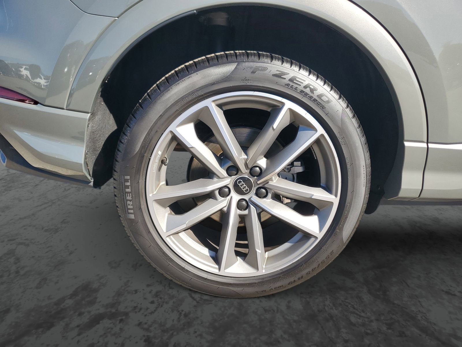 Used 2025 Audi Q3 2.0T Premium w/ Convenience Package image 5