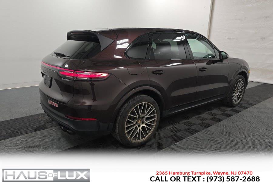 Used 2023 Porsche Cayenne Platinum Edition AWD/4WD image 9