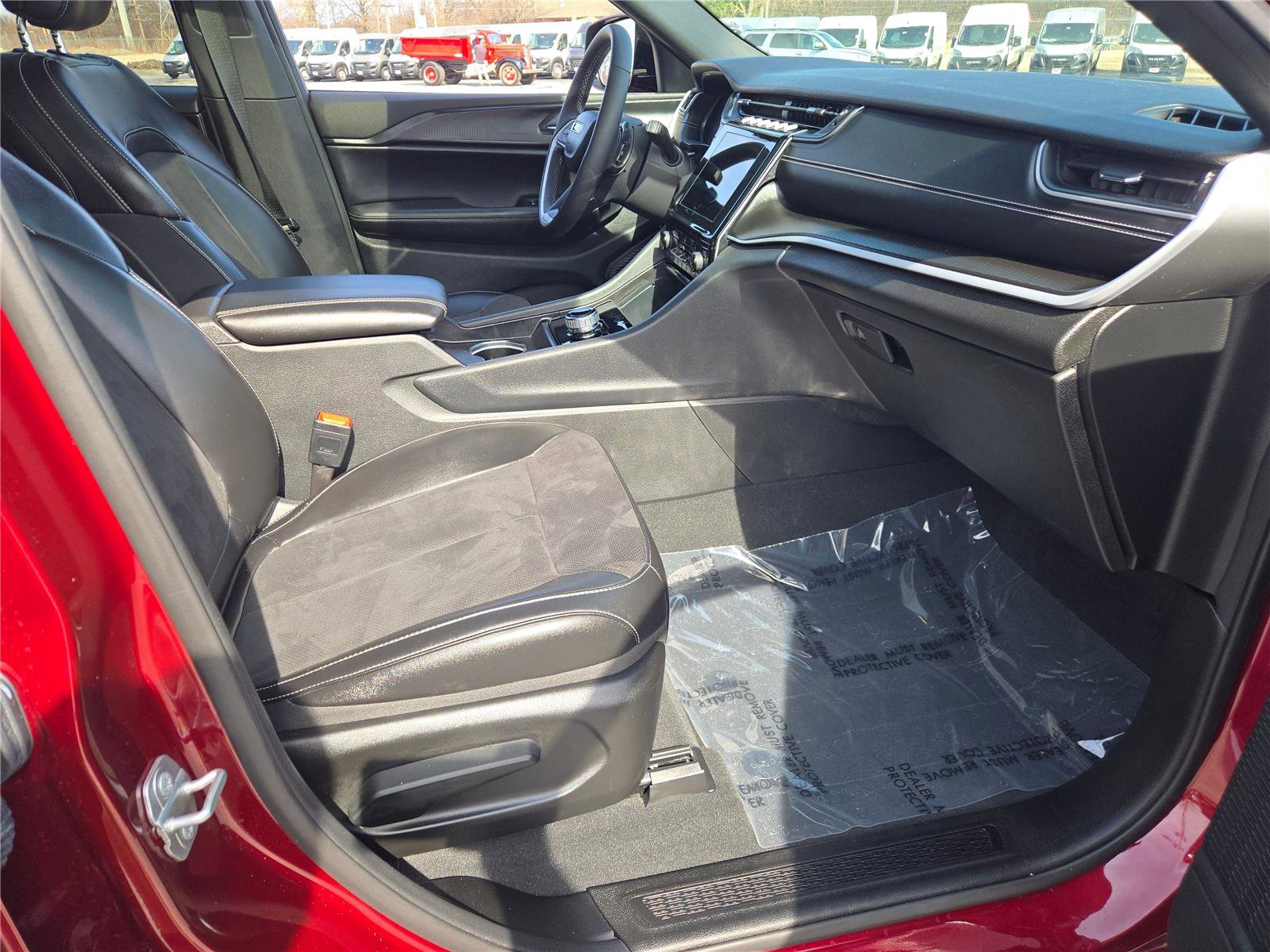 Certified 2024 Jeep Grand Cherokee Altitude image 8