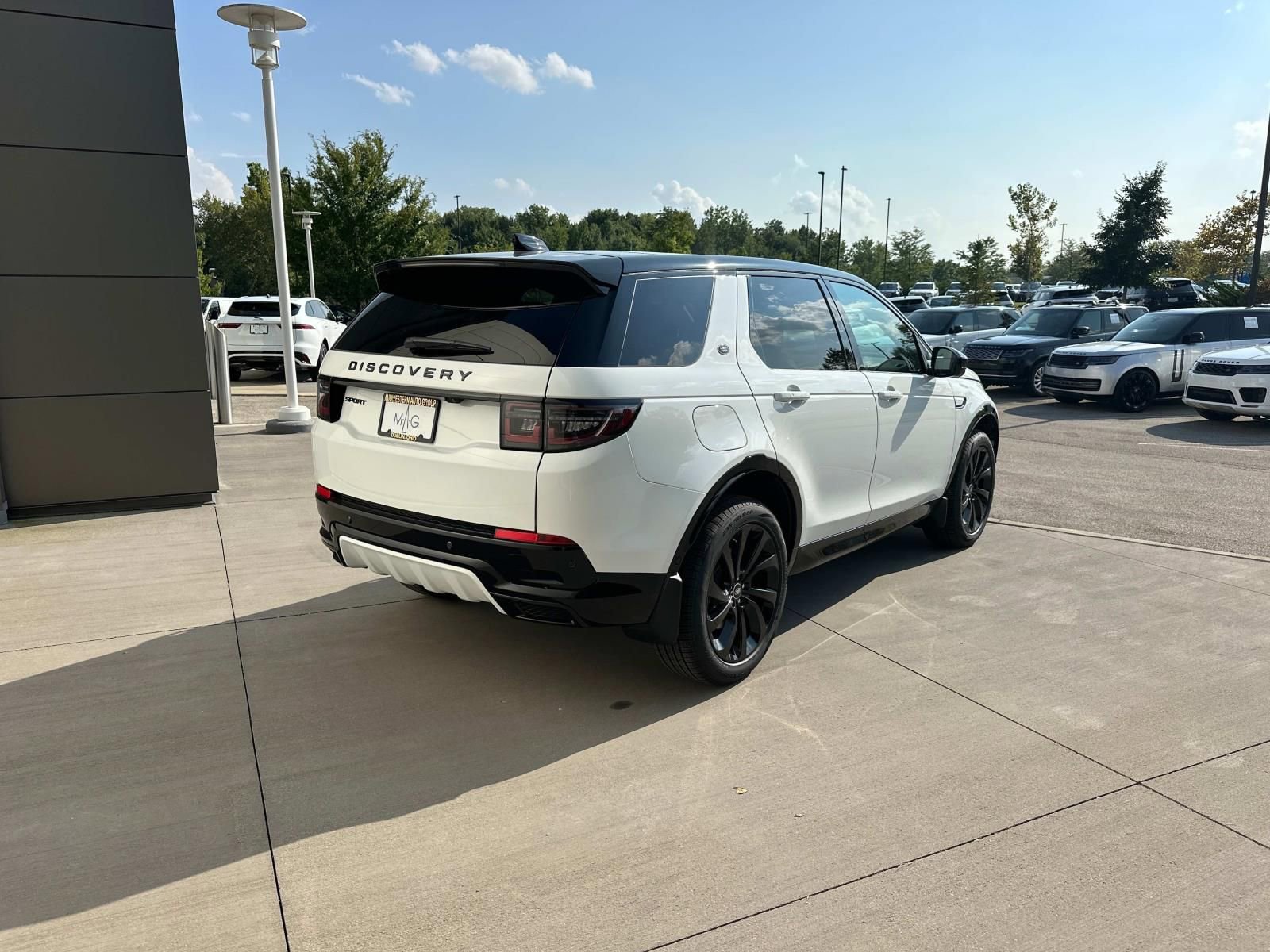 New 2025 Land Rover Discovery Sport Dynamic SE image 5