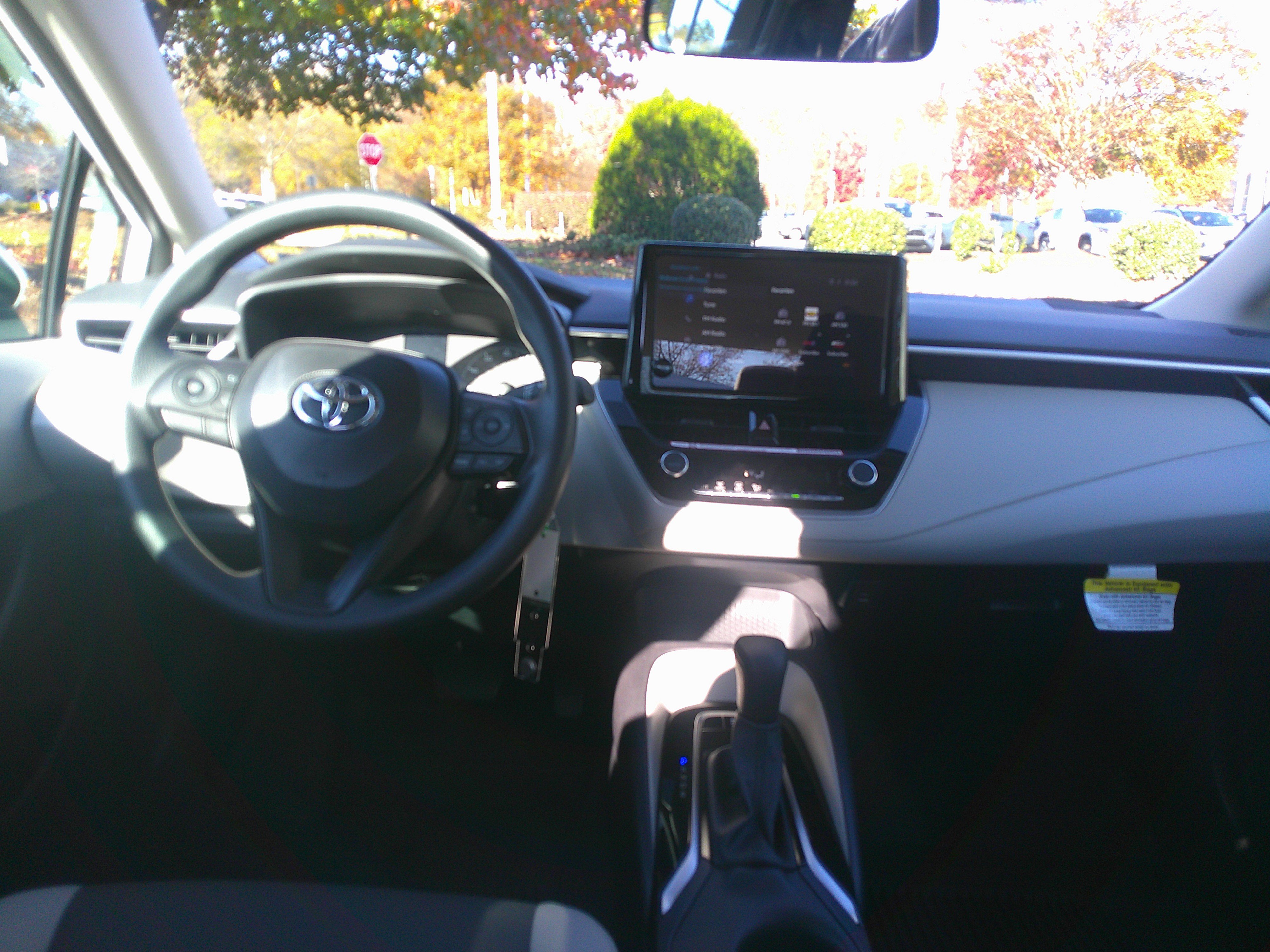 Used 2025 Toyota Corolla LE image 29