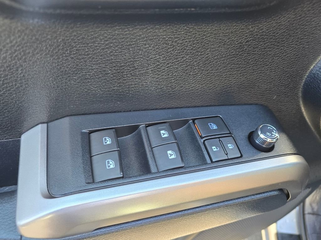 Used 2016 Toyota Tacoma Limited w/ Towing Package image 18