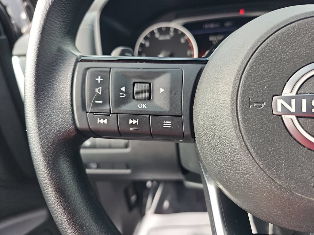 Used 2023 Nissan Rogue SV FWD image 17