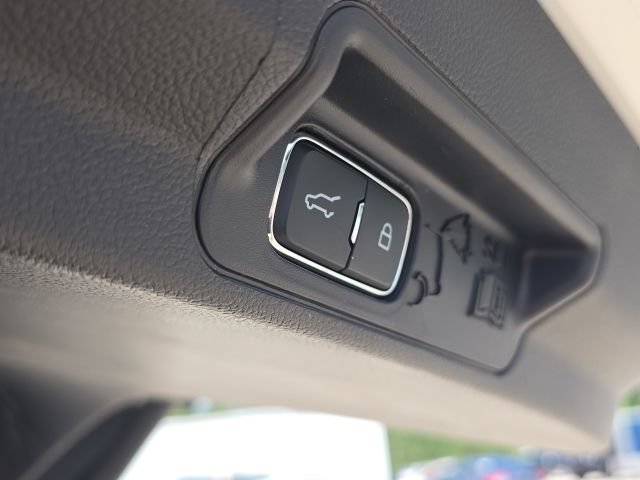 Used 2025 Ford Explorer ST-Line w/ ST-Line Street Pack AWD/4WD image 13