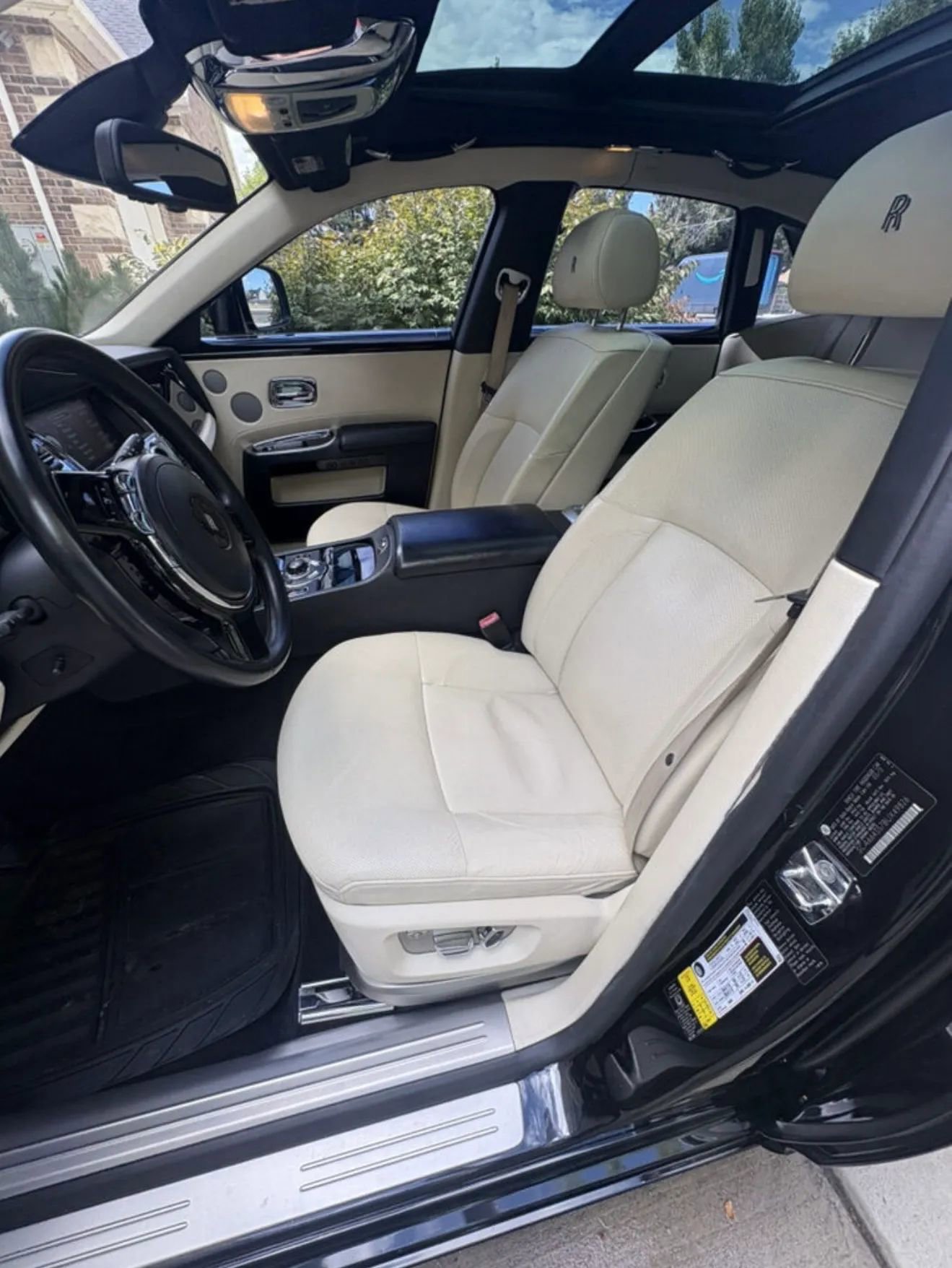 Used 2011 Rolls-Royce Ghost image 17