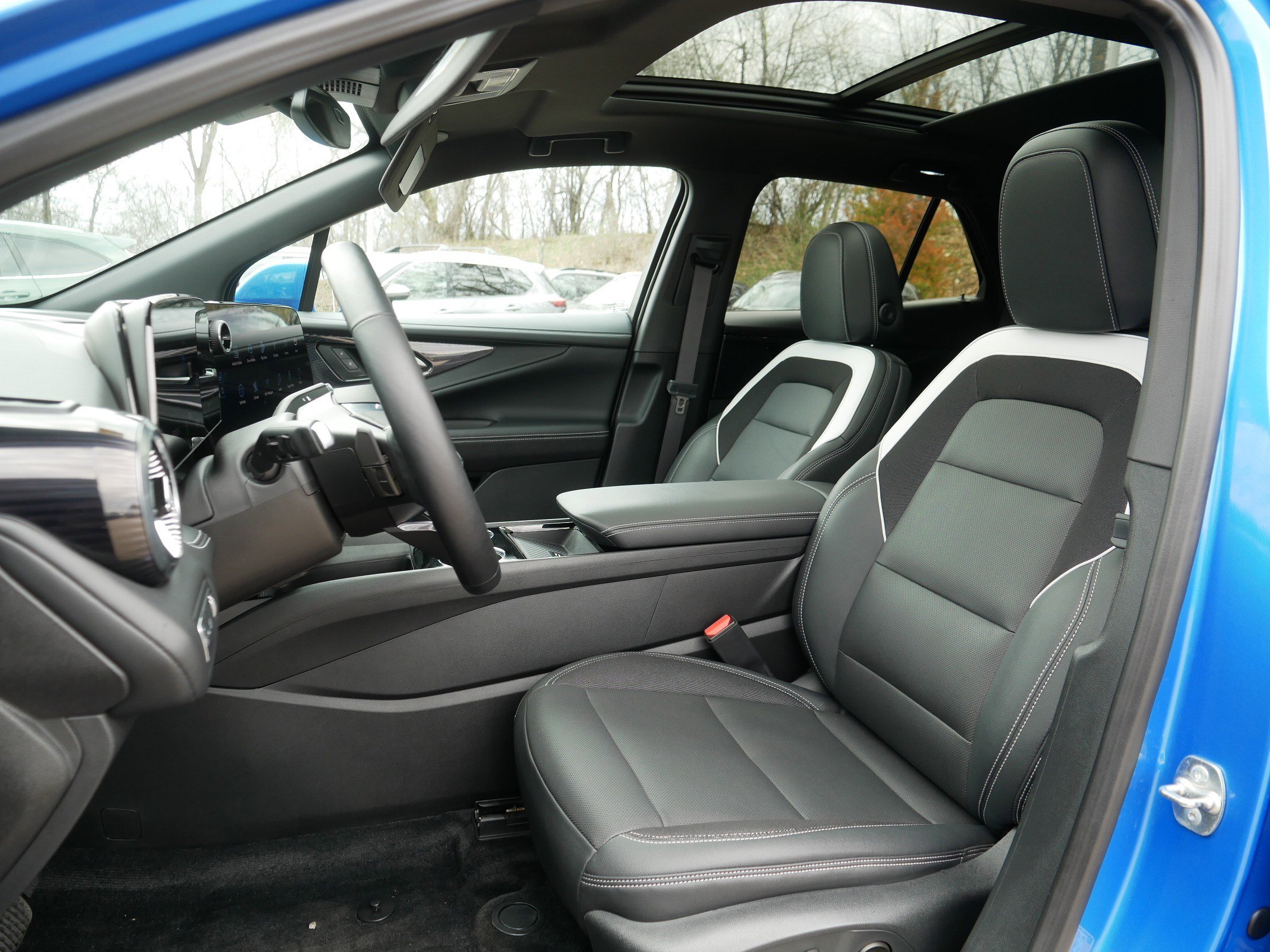 Used 2024 Chevrolet Blazer EV LT image 32