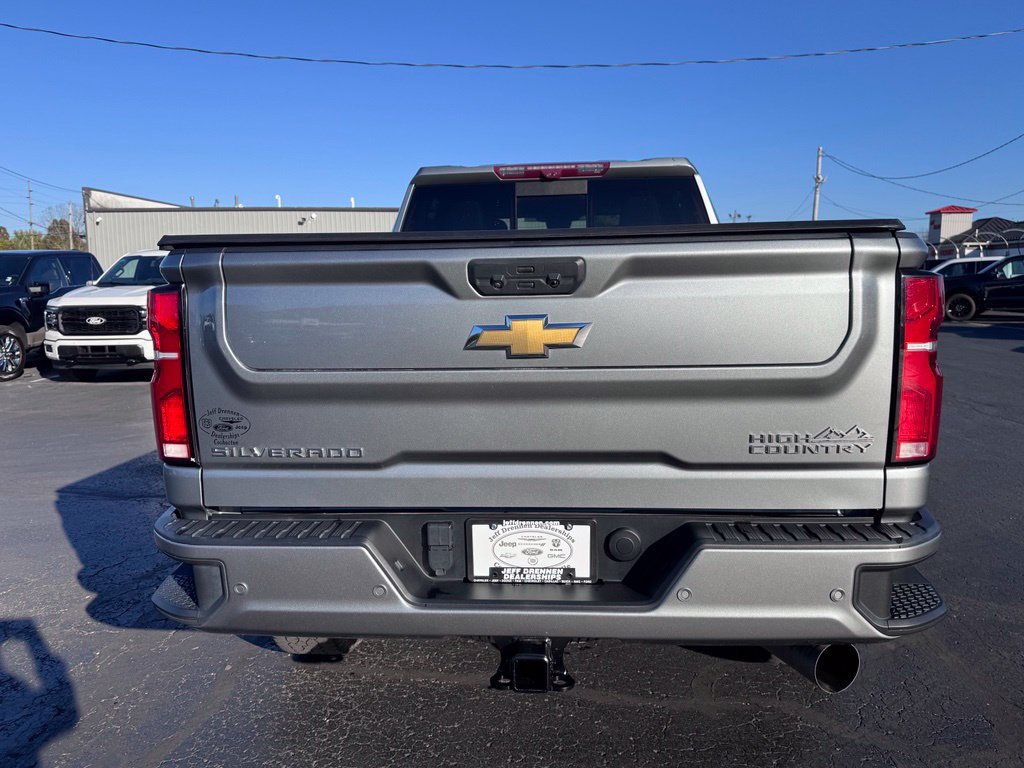 Used 2024 Chevrolet Silverado 2500 High Country w/ Technology Package AWD/4WD image 6