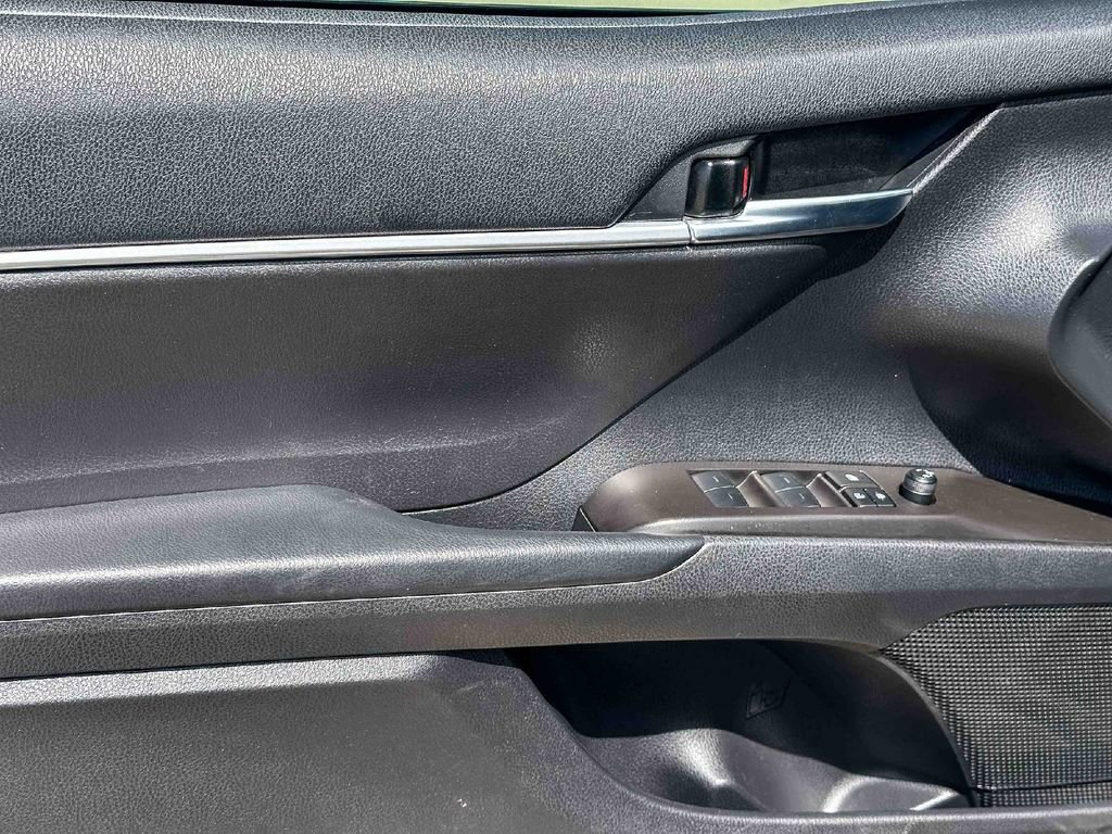 Used 2023 Toyota Camry SE image 16
