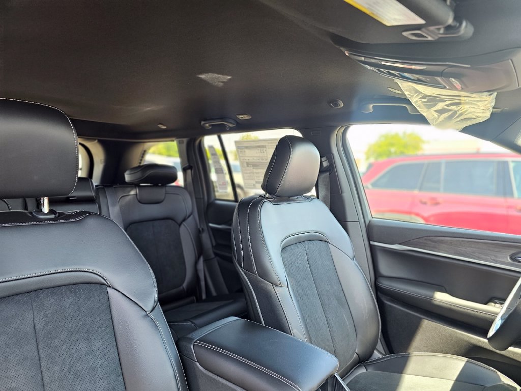 New 2026 Jeep Grand Cherokee Altitude RWD image 25