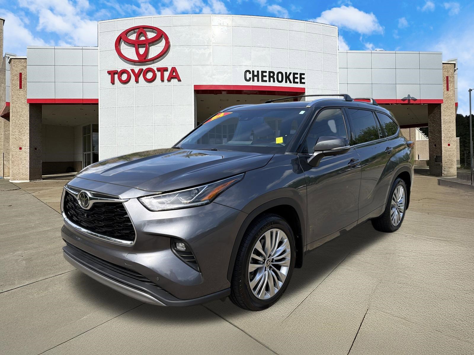 Used 2024 Toyota Highlander Platinum AWD/4WD image 1