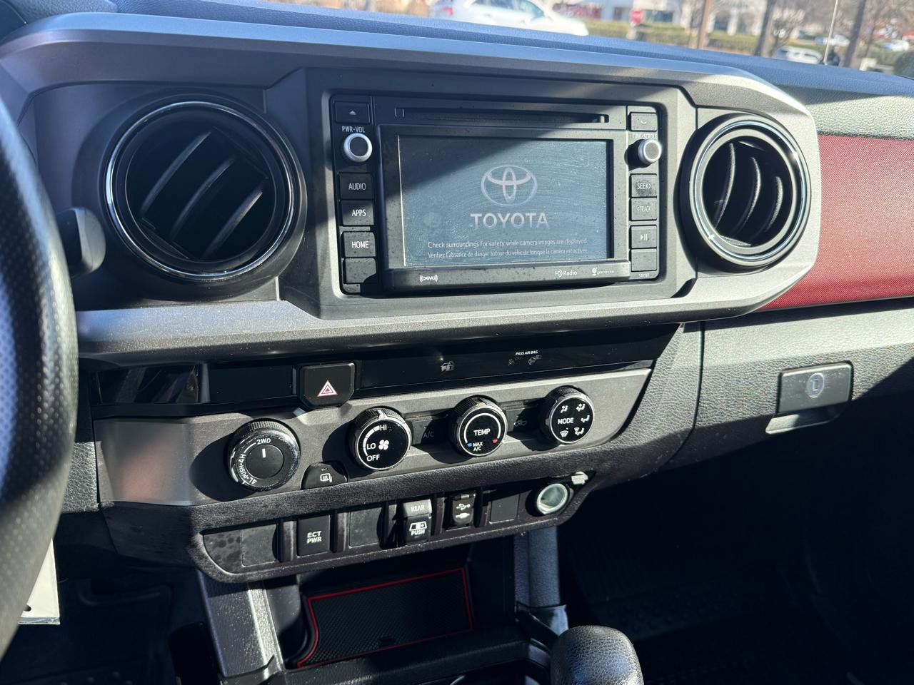 Used 2018 Toyota Tacoma SR5 AWD/4WD image 25