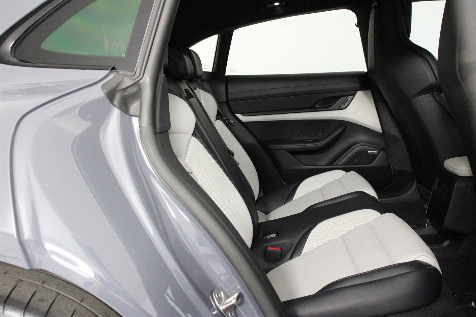 Used 2025 Porsche Taycan GTS image 30