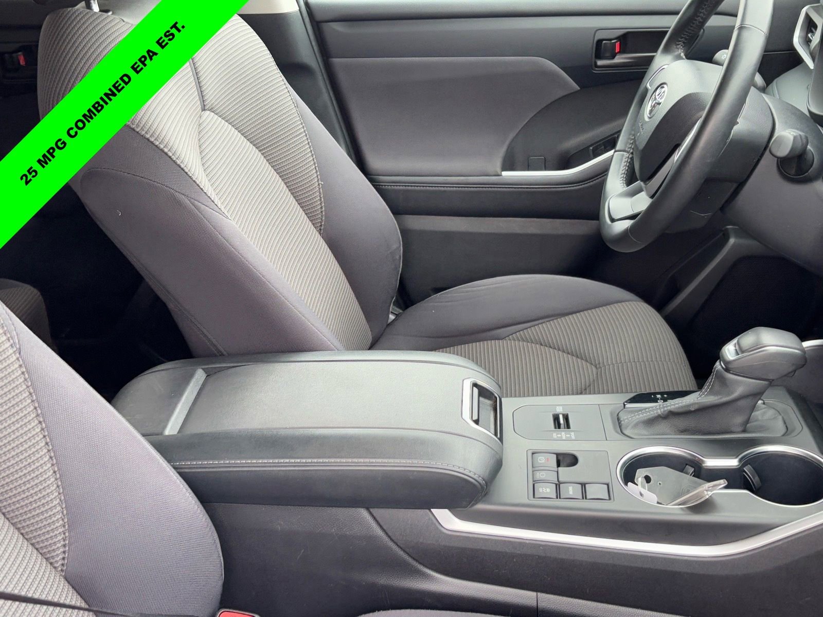 Used 2024 Toyota Highlander LE image 10