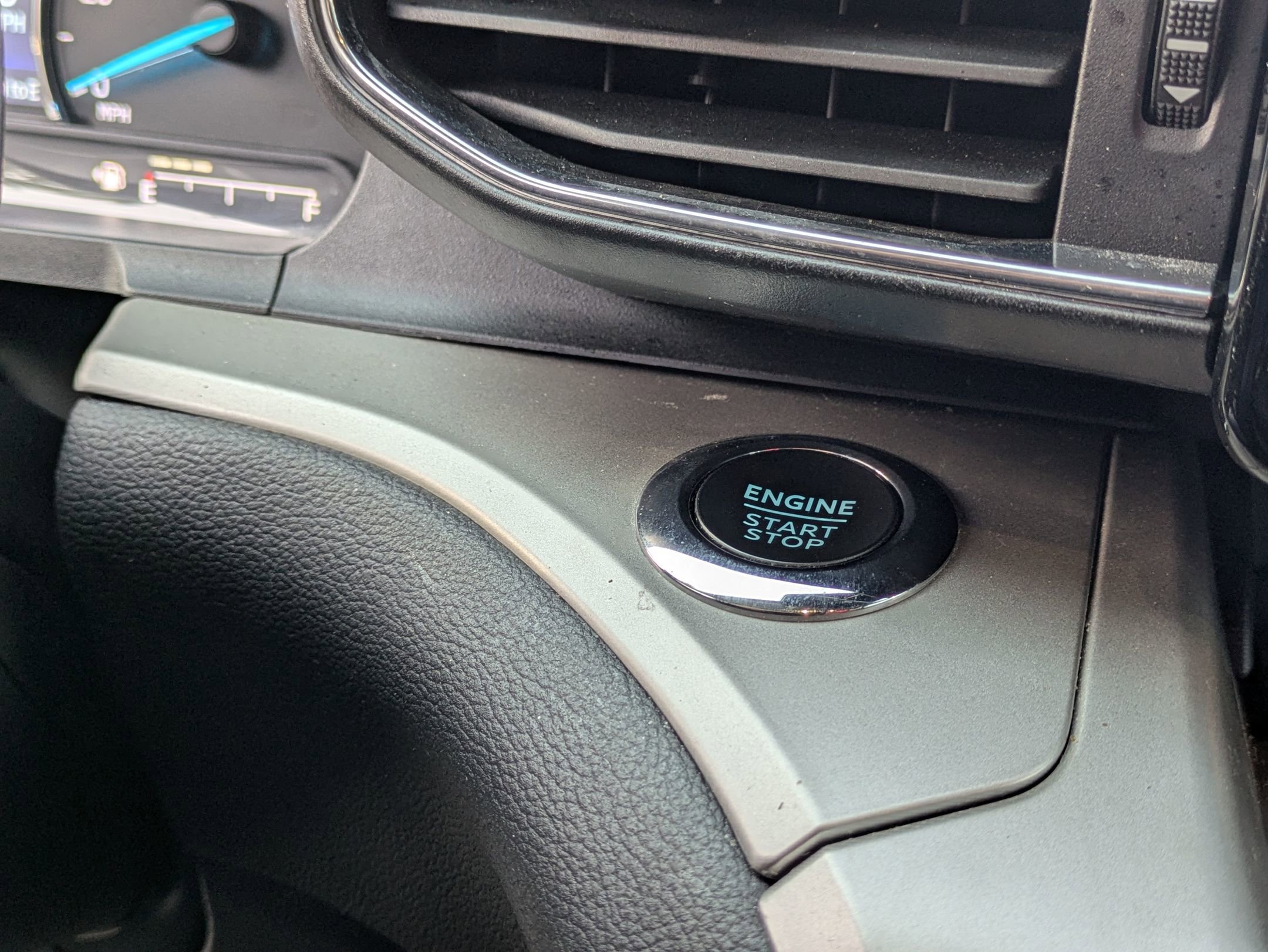 Certified 2022 Ford Explorer XLT w/ Equipment Group 202A image 25