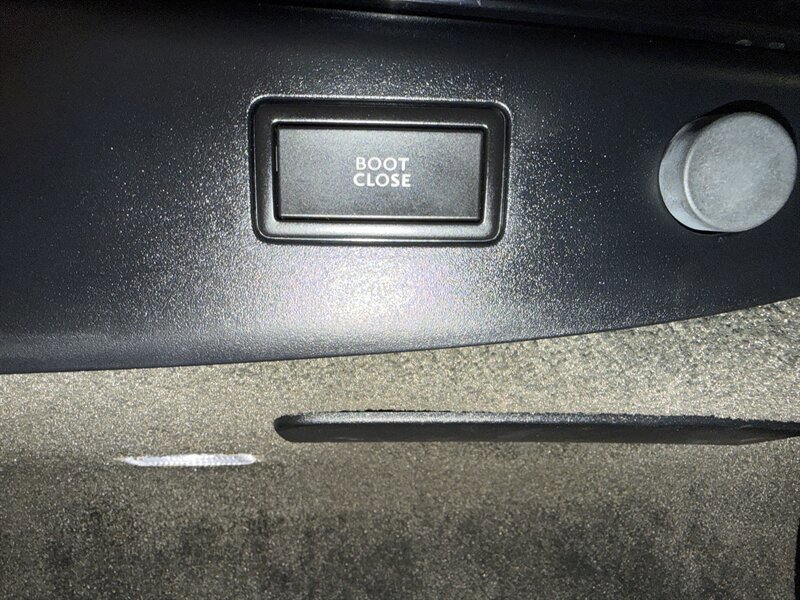 Used 2015 Bentley Flying Spur V8 image 44