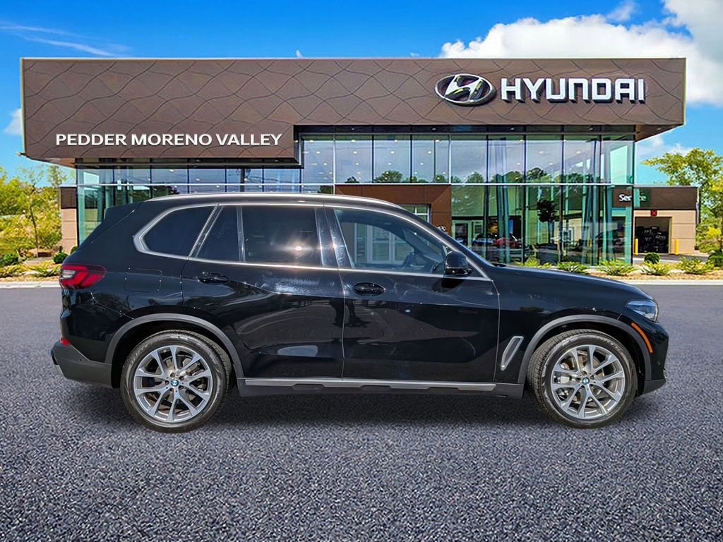 Used 2022 BMW X5 xDrive40i w/ Climate Comfort Package image 3