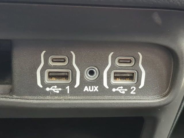 Certified 2025 Chrysler Pacifica Select FWD image 27