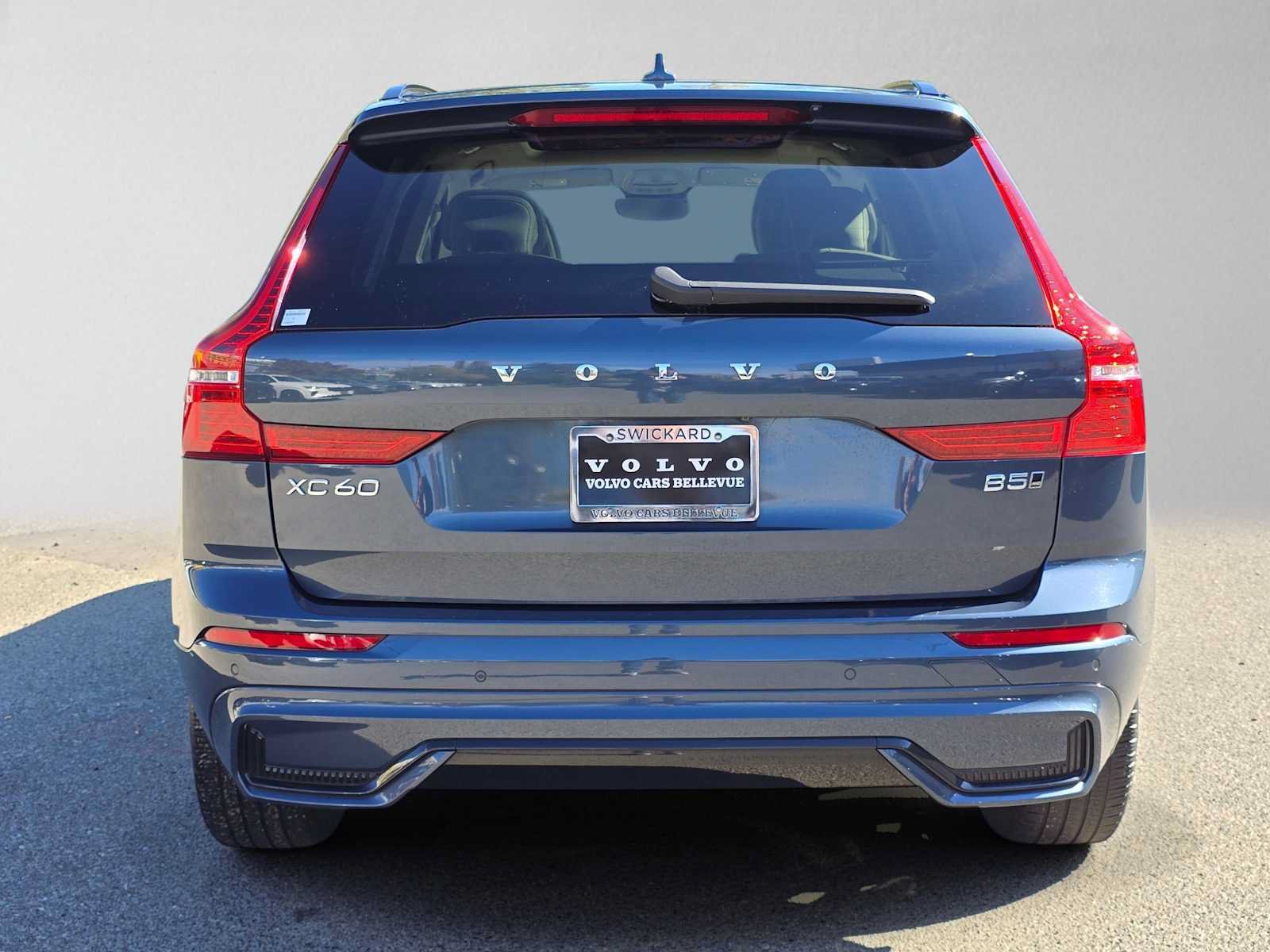 Certified 2024 Volvo XC60 B5 Core w/ Climate Package AWD/4WD image 5