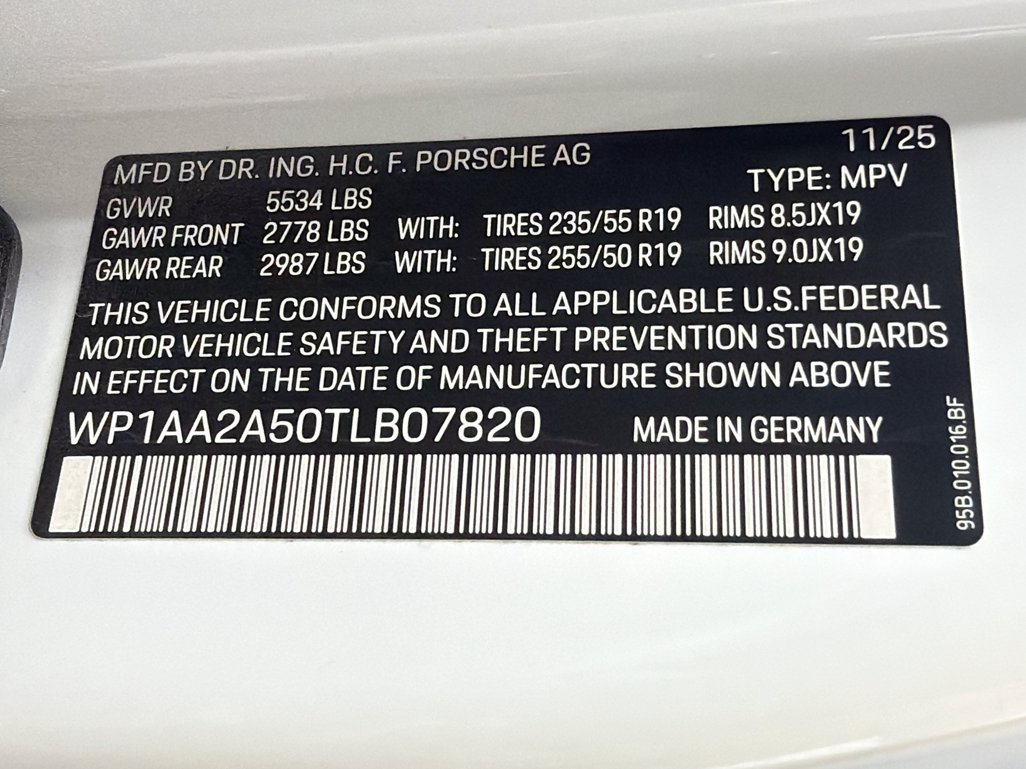 Certified 2026 Porsche Macan AWD/4WD image 42