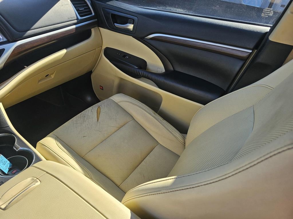 Used 2016 Toyota Highlander Limited image 27