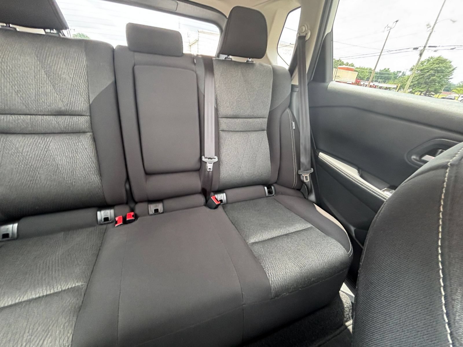 Used 2025 Nissan Rogue SV AWD/4WD image 35