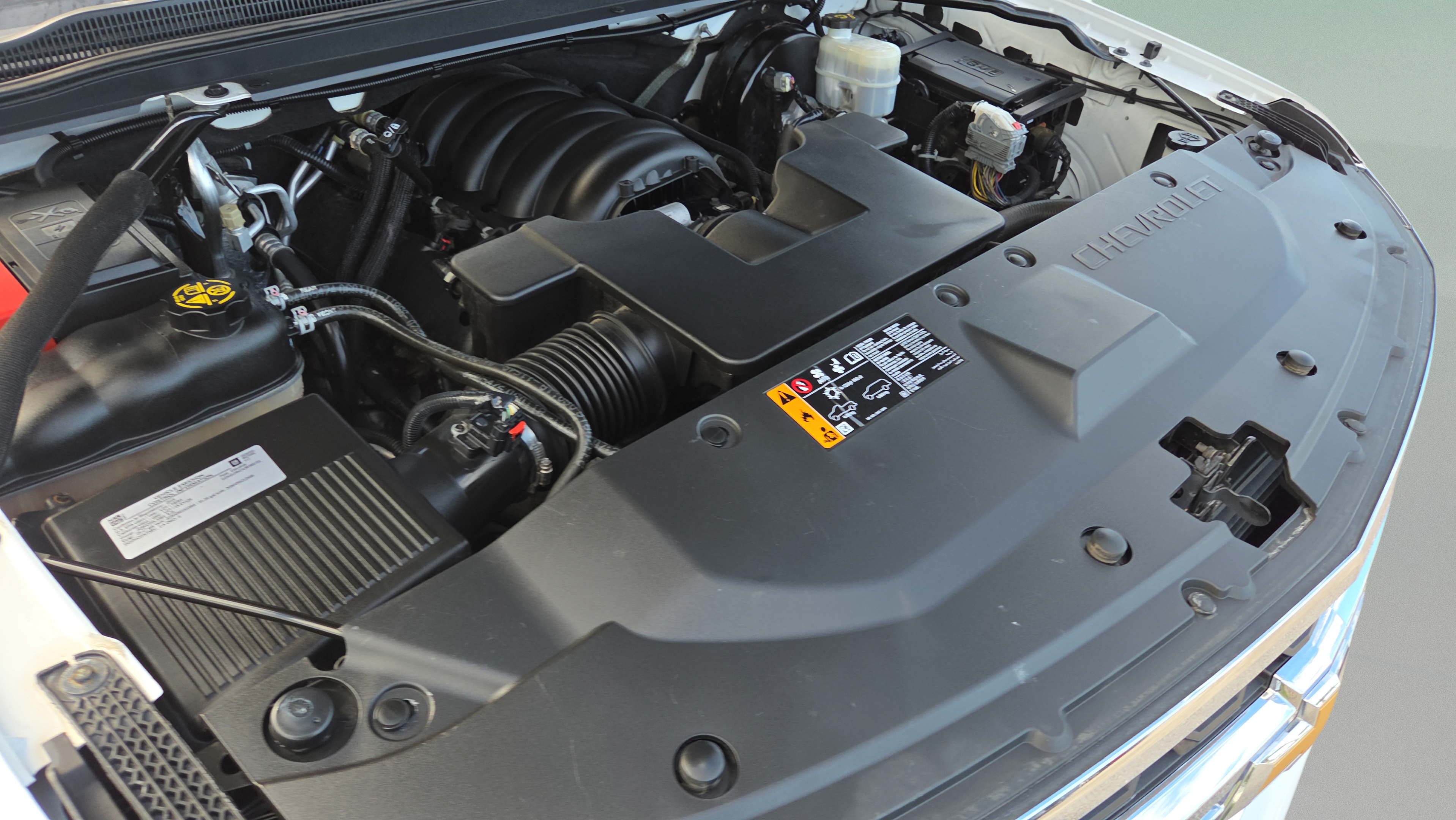 Used 2018 Chevrolet Suburban LT RWD image 18