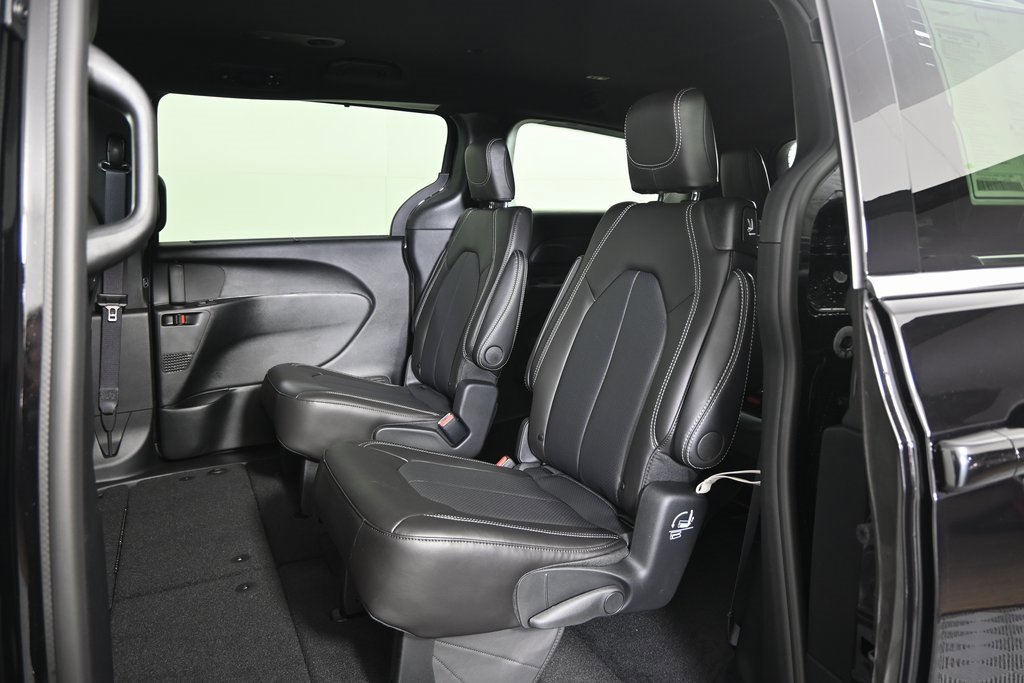 New 2026 Chrysler Pacifica Select image 19