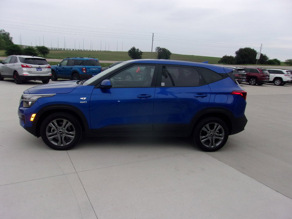Used 2021 Kia Seltos LX AWD/4WD image 7