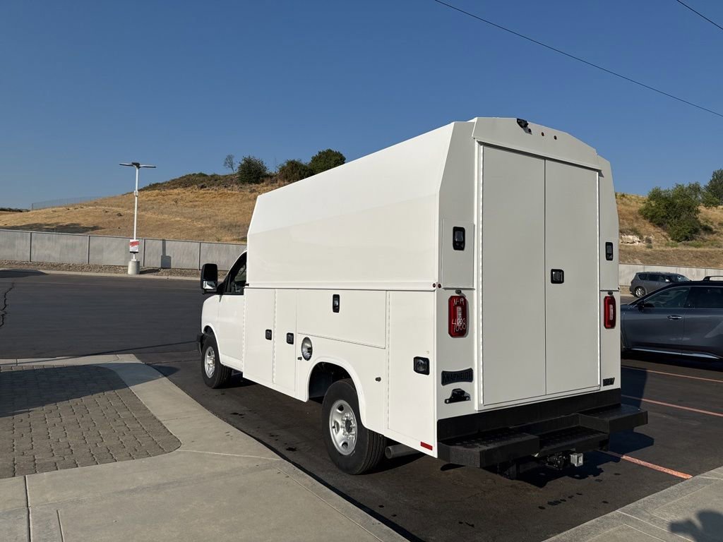 New 2024 GMC Savana 3500 w/ Power Convenience Package RWD image 8