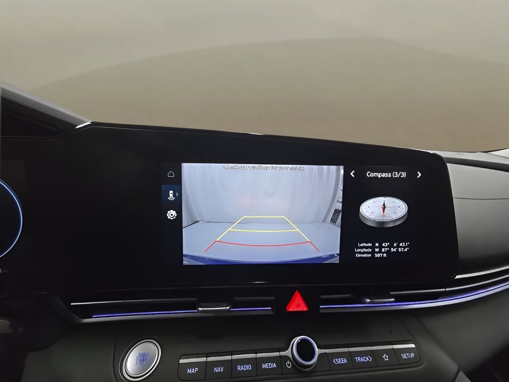 Certified 2025 Hyundai Elantra Limited FWD image 33