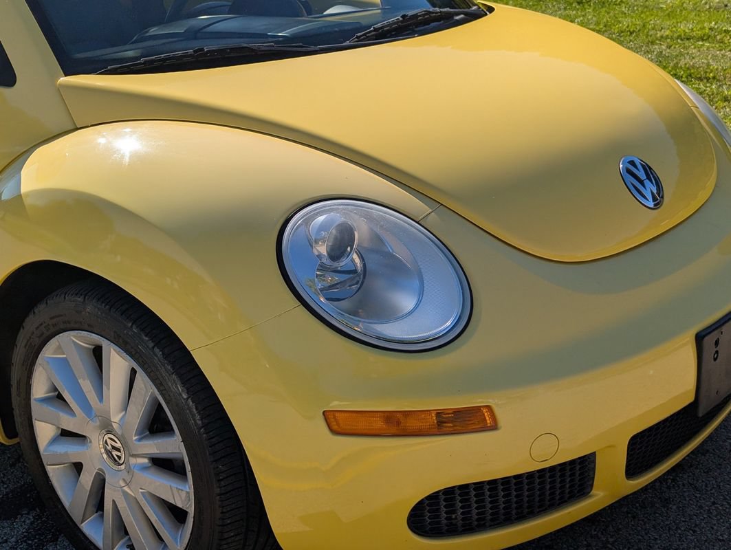 Used 2008 Volkswagen Beetle SE FWD image 18