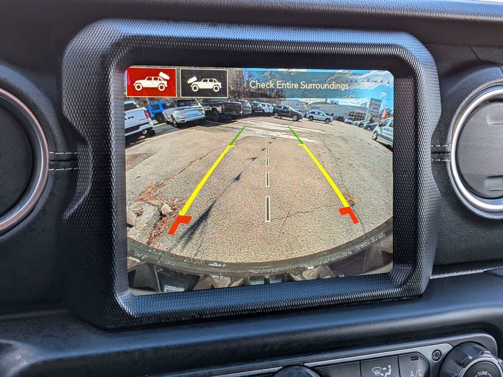 Used 2023 Jeep Wrangler Unlimited Sahara w/ Cold Weather Group AWD/4WD image 18