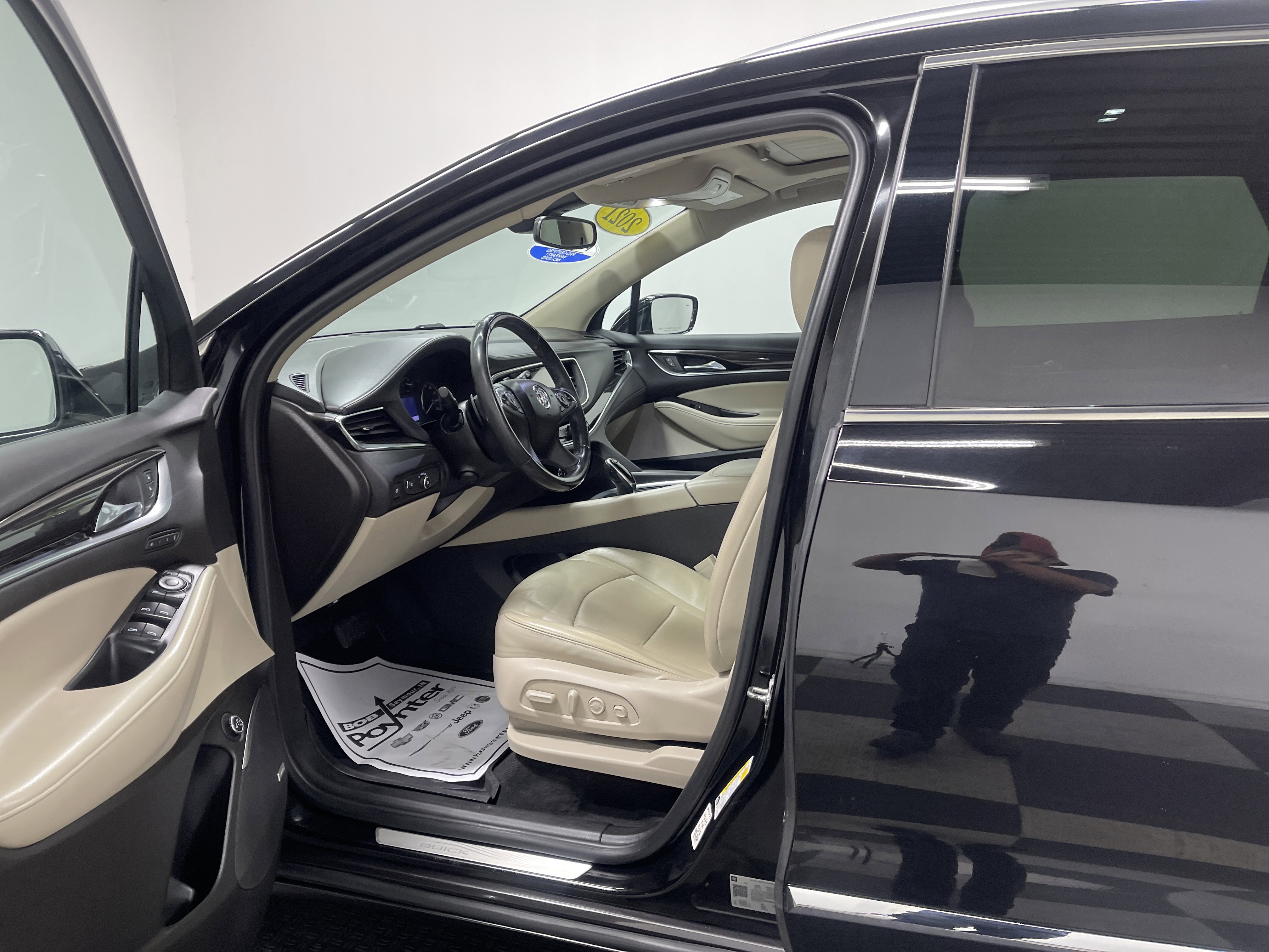 Used 2021 Buick Enclave Premium w/ Sun and Sites Package FWD image 9