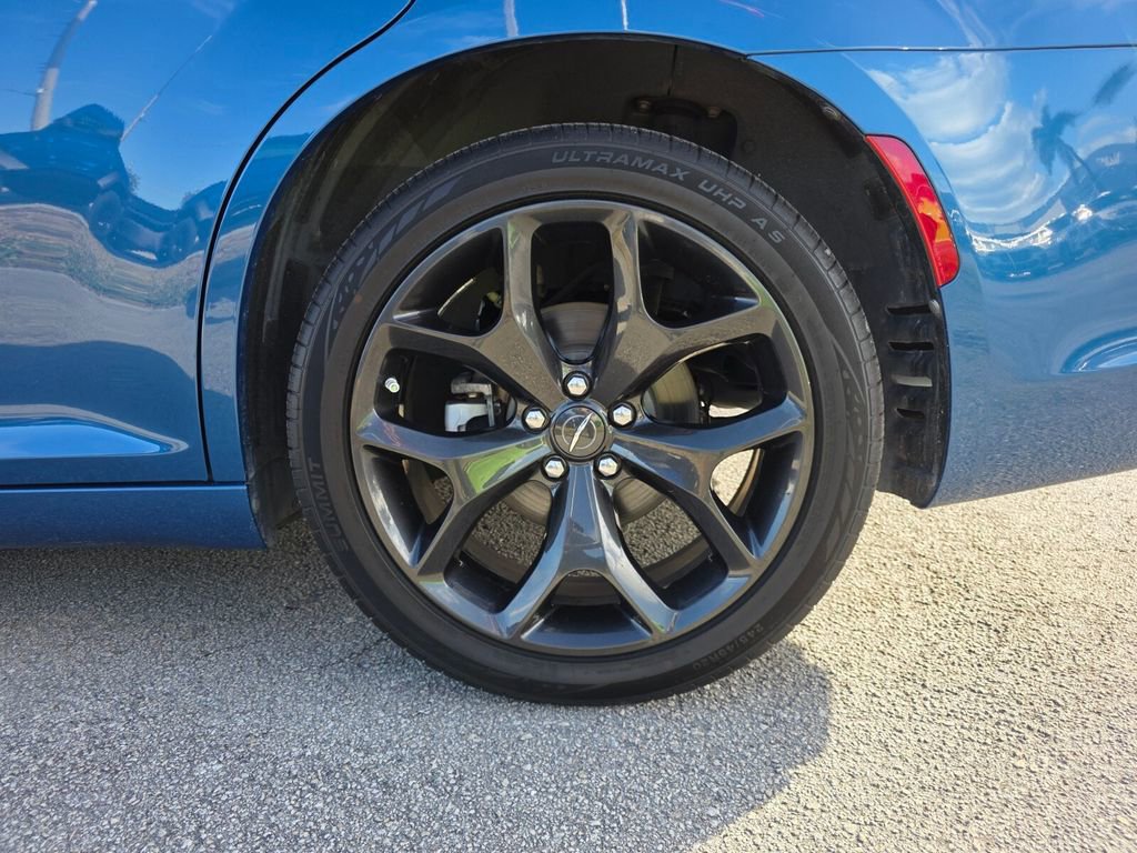 Used 2023 Chrysler 300 Touring w/ Sport Appearance Package image 15